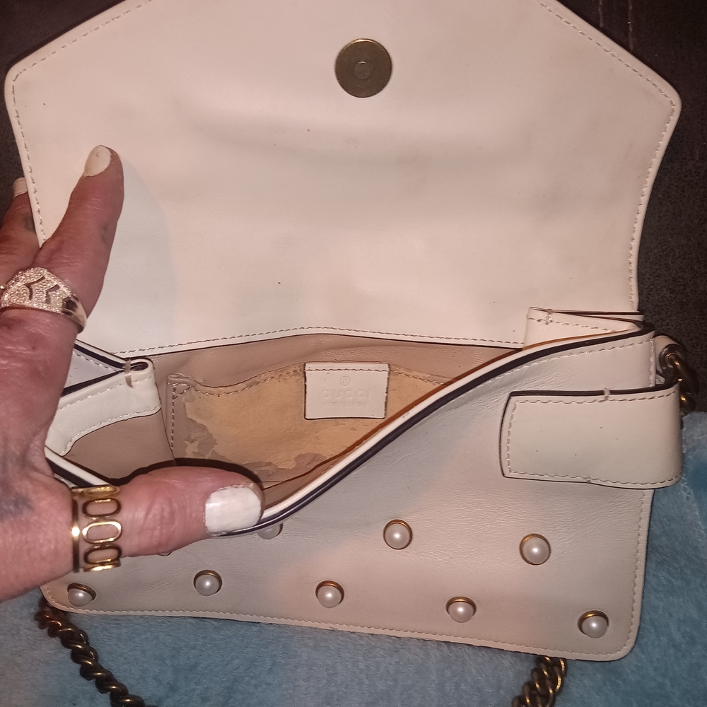 Gucci Cream Clutch with Embellished Bee - Picture 2 of 5